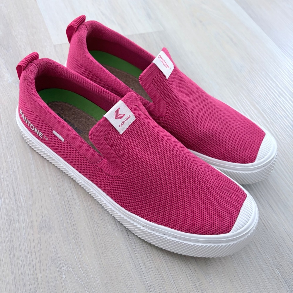 Cariuma x Pantone IBI Slip On Viva Magenta Bamboo Knit Sneakers Men 7.5 Womens 9